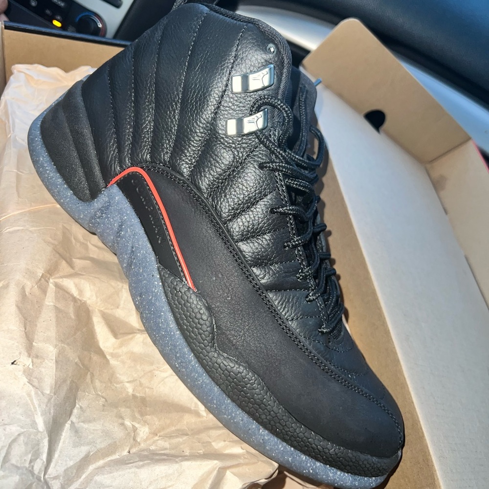JORDAN 12 RETRO UTILITY - size 8